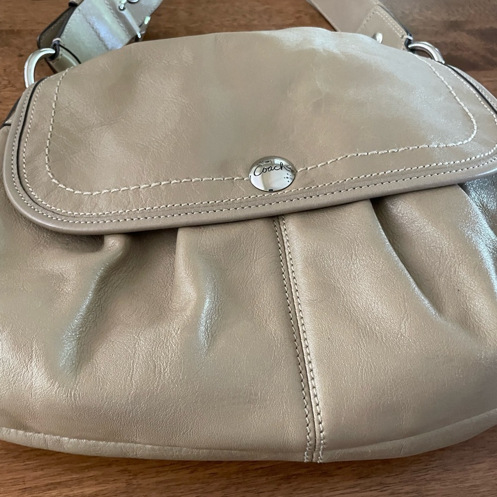 Coach Bag - Picture 2 of 4